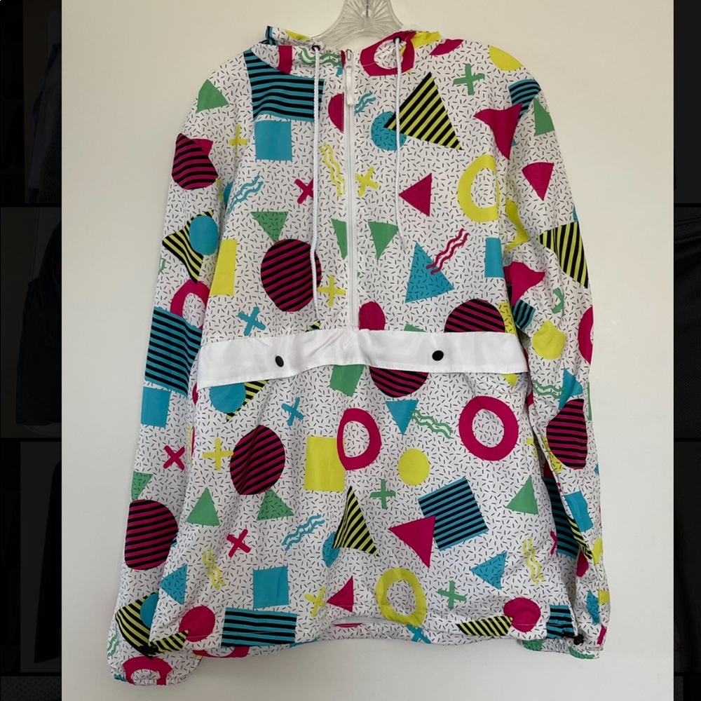 Fun 90s style windbreaker! Men’s XL